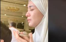 Pecah Tangis Donita dan Anaknya saat Tawaf Wada Sebelum Meninggalkan Kota Suci Mekkah