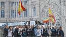 Para pemain Real Madrid merayakan kemenangan Liga Champions di Monumen Cibeles, Madrid, Minggu (27/5/2018). Real Madrid menggelar pawai kemenangan bersama fans usai menjuarai Liga Champions 2018. (AP/Francisco Seco)
