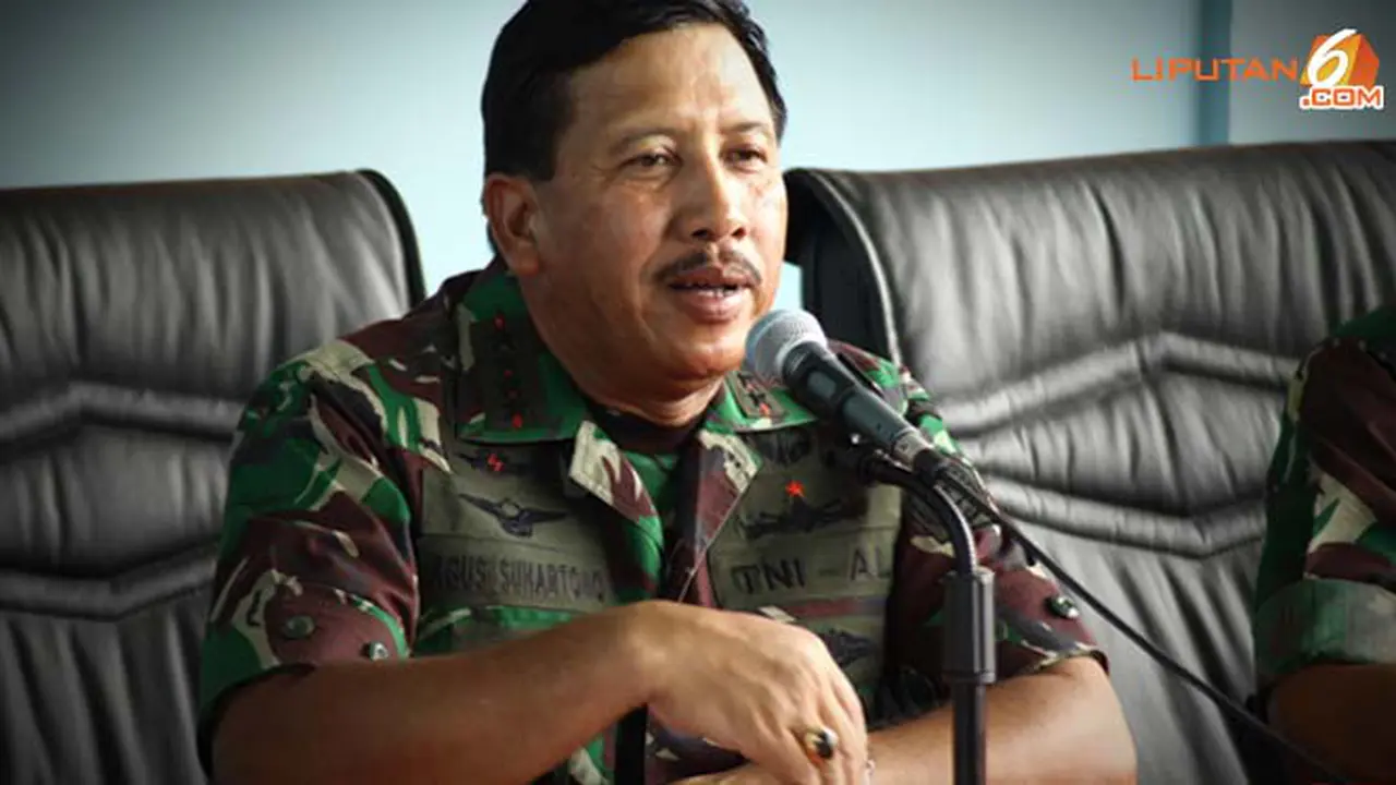 laksamana-agus-tongkat-panglima-130415b.