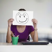 Meski punya gaji besar, kenapa kamu masih juga merasa tak bahagia? | via: howtofindajobin10days.com