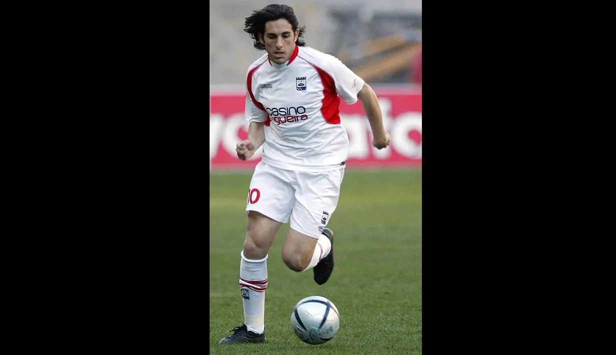 Hugo Cunha adalah gelandang portugal di era 2000. Pemain kelahiran 18 Februari 1977 pingsan dalam sebuah pertandingan persahabatan dan Ia meninggal pada 25 Juni 2005 dalam usia 28 tahun. (Foto: AFP/Paulo Cunha)