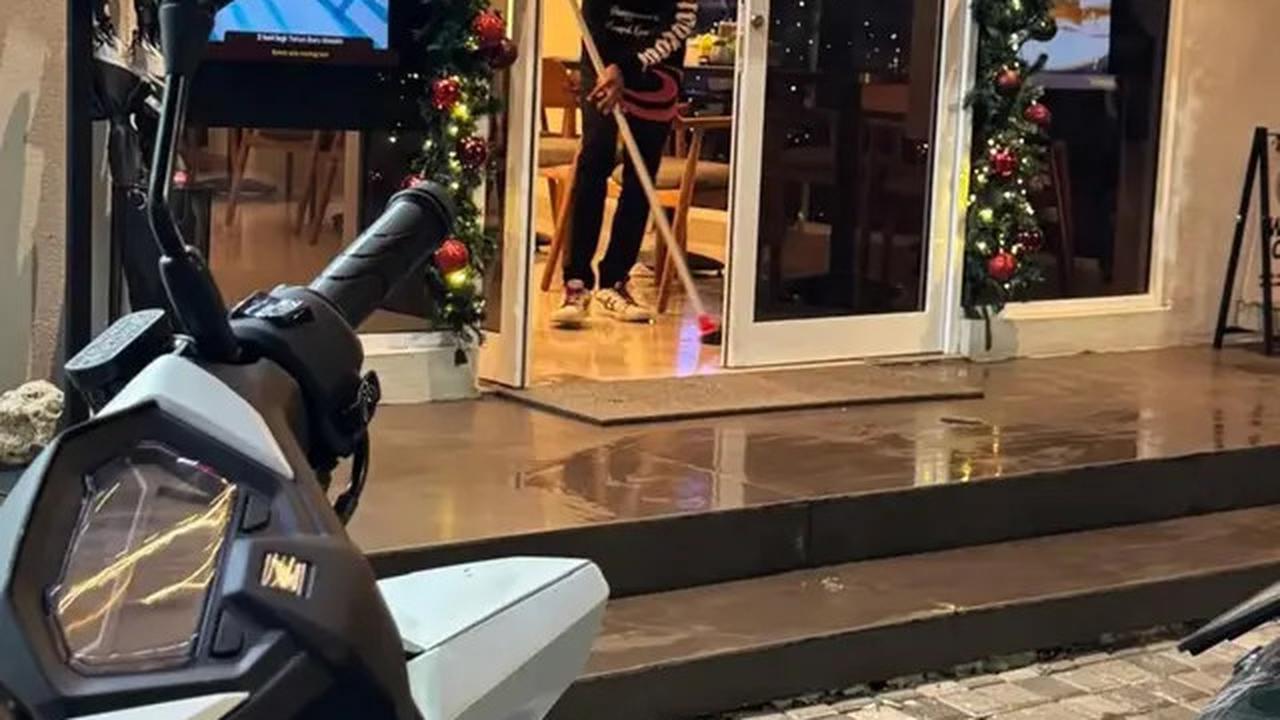 Jarang Muncul di TV, Dede Sunandar Kerja di Restoran Setelah Gagal Nyaleg
