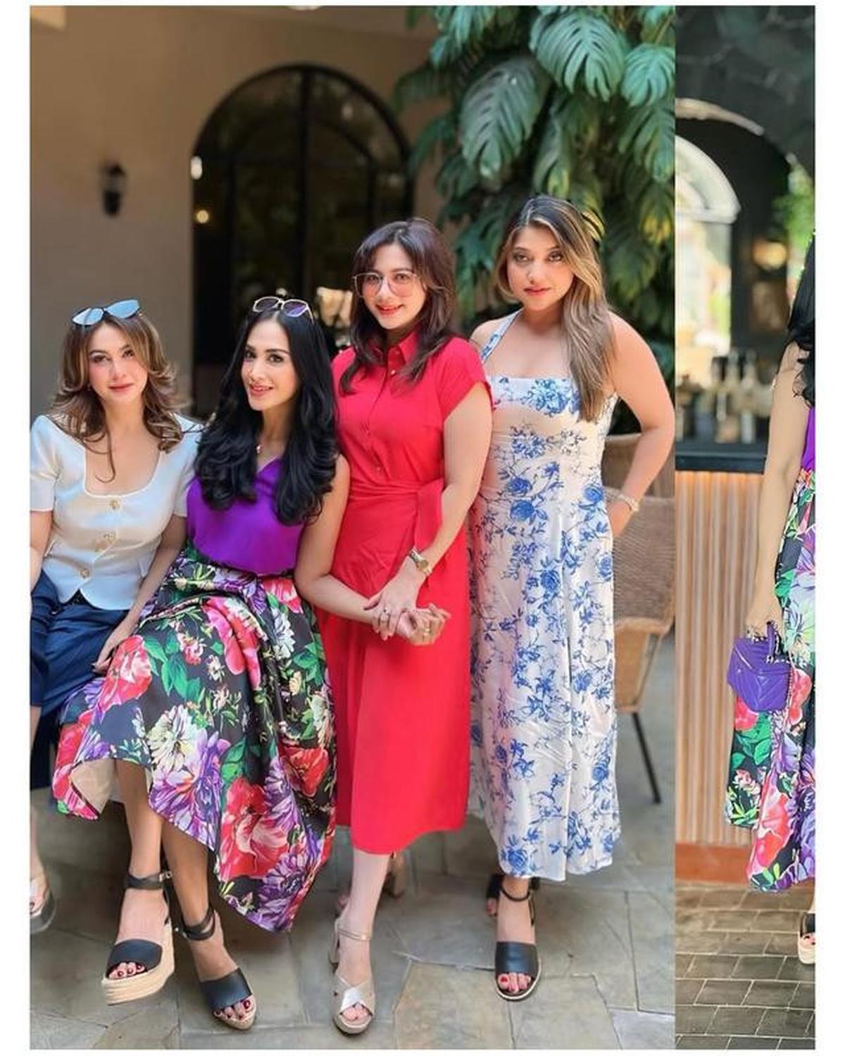 5 Potret Sarah Azhari Mudik ke Indonesia, Disambut Reuni Artis Sinetron 90-an