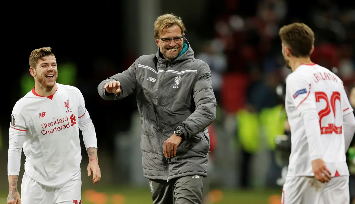 Pelatih Liverpool, Jurgen Klopp, merayakan kemenangan atas Rubin Kazan dalam lanjutan Grup B Liga Europa di Stadion Kazan Arena, Rusia, Jumat (6/11/2015) dini hari WIB. (Action Images via Reuters/Henry Browne)