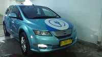 Taksi Blue Bird mulai menambah armadanya dengan mobil listrik. (Septian P/Liputan6.com)
