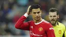 Reaksi pemain Manchester United Cristiano Ronaldo saat melawan Newcastle United pada pertandingan sepak bola Liga Inggris di St. James' Park, Newcastle, Inggris, Senin (27/12/2021). Pertandingan berakhir imbang 1-1. (AP Photo/Jon Super)