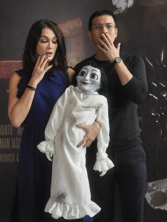 "Saya udah lama nggak main horor tapi kan pengennya yang bagus, yang ceritanya beda. Saya ngobrol dan ketemu pak Rocky, dia ceritain ceritanya kayaknya seru juga. Aku fikir yaudah boleh dicoba. Apalagi lawan mainnya Junot," tutur Luna Maya. 