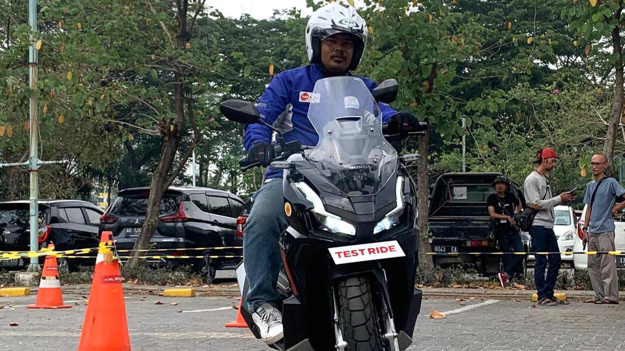 Mengenal Jenis dan Posisi Lampu Sein Depan Sepeda Motor