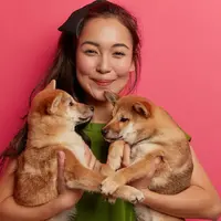 Sahabat Fimela, inilah beberapa ciri khas kepribadian yang sering dimiliki para pecinta anjing, atau yang dikenal juga sebagai dog lovers. Kira-kira, kamu termasuk salah satunya nggak, ya? Yuk, simak selengkapnya! (Foto dok: Freepik/wayhomestudio).
