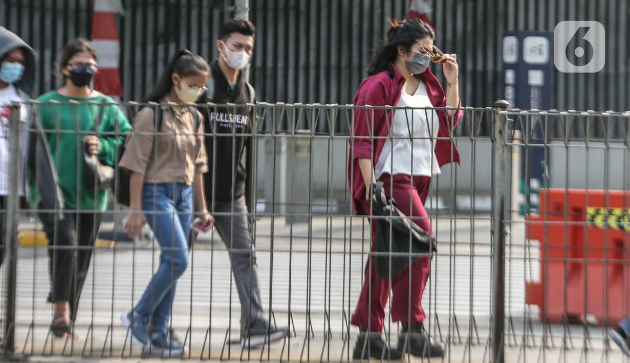 Presiden Joko Widodo mendorong diadakan rekayasa cuaca dan kantor kembali menerapkan pola work from home atau bekerja dari rumah. (Liputan6.com/Faizal Fanani)