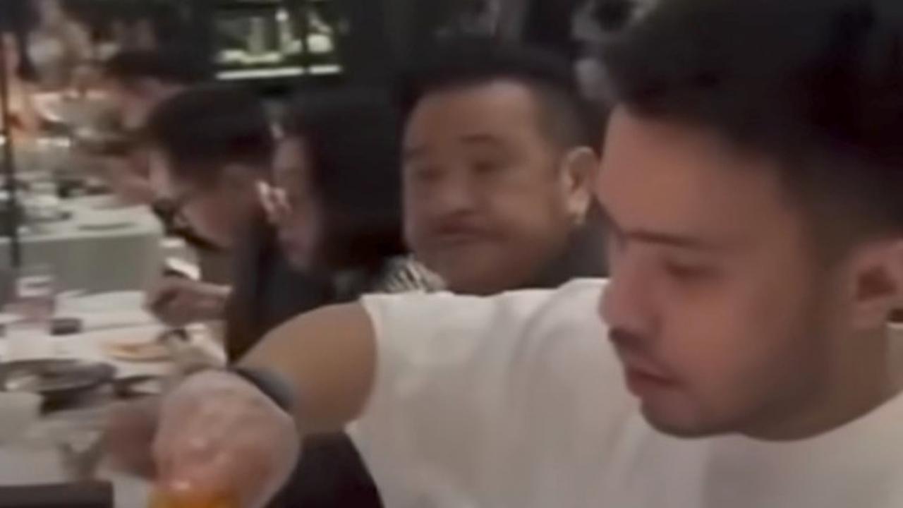 Potret Jessica Mila Sibuk Urus Anak saat Makan Malam Keluarga, Duduk Jauh dengan Yakup Hasibuan Jadi Sorotan