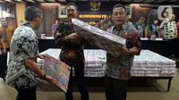 Jaksa Agung ST Burhanuddin memperlihatkan barang bukti perkara hasil eksekusi perkara terpidana Koko Jiang alias Kokos Leo Lim di Gedung Kejaksaan Agung, Jumat (15/11/2019). Kejaksaan menyita barang bukti dalam perkara tindak pidana korupsi sebesar Rp. 477.359.539.000. (merdeka.com/Imam Buhori)