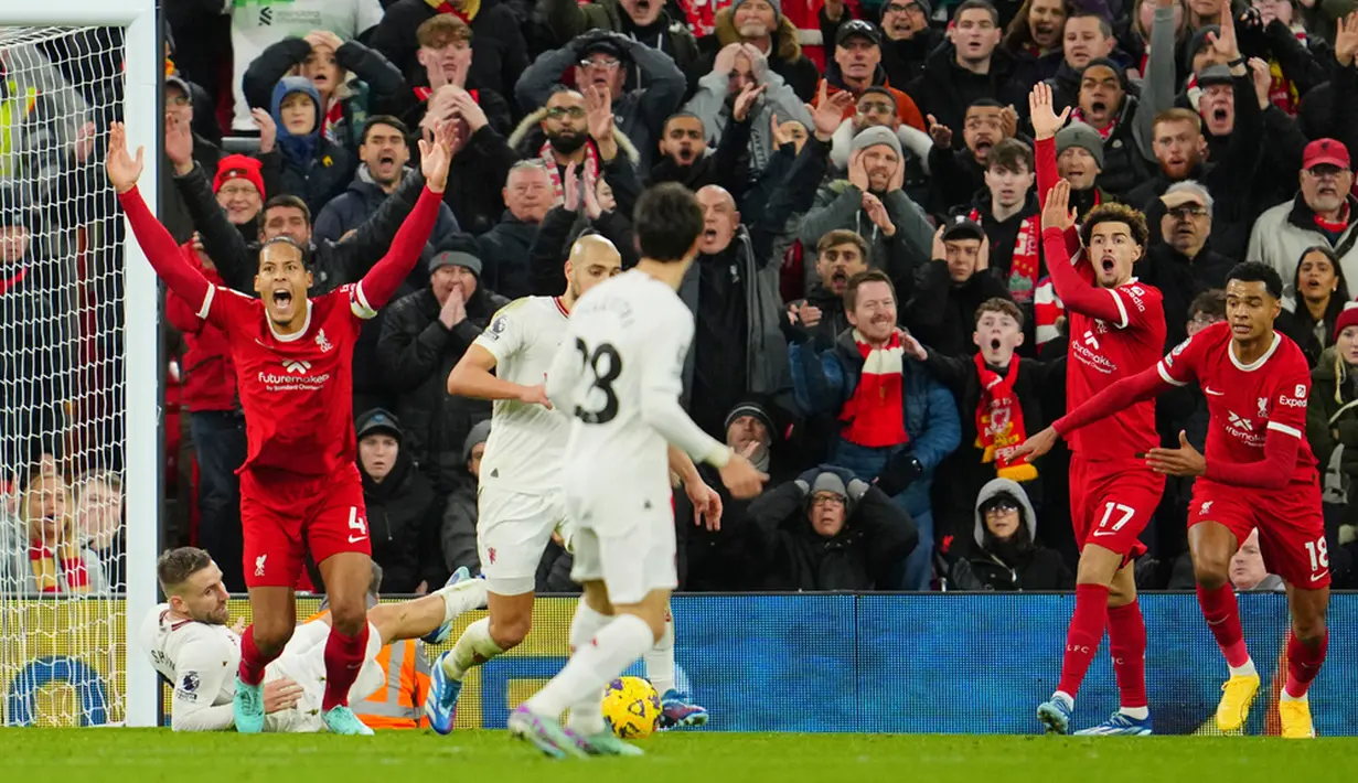 Tim asuhan Jurgen Klopp itu sebelumnya merupakan pemuncak klasemen sementara Liga Inggris. (AP Photo/Jon Super)