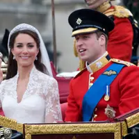 Kate Middleton resmi menjadi keluarga kerajaan Inggris setelah menikah dengan Pangeran William pada 29 April 2011 atau 11 tahun yang lalu. Pilihan gaun pengantin model klasik dan mewah rancangan Sarah Burton menjadi inspirasi para pengantin lainnya di dunia. (Foto: Shutterstock)