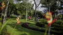 Seorang anak bermain Taman Tabebuya, Jagakarsa, Jakarta, Kamis (14/3). Dinas Kehutanan DKI Jakarta menganggarkan Rp 130 miliar untuk membangun 53 Taman Maju Bersama (TMB) di tahun 2019. (Liputan6.com/Faizal Fanani)