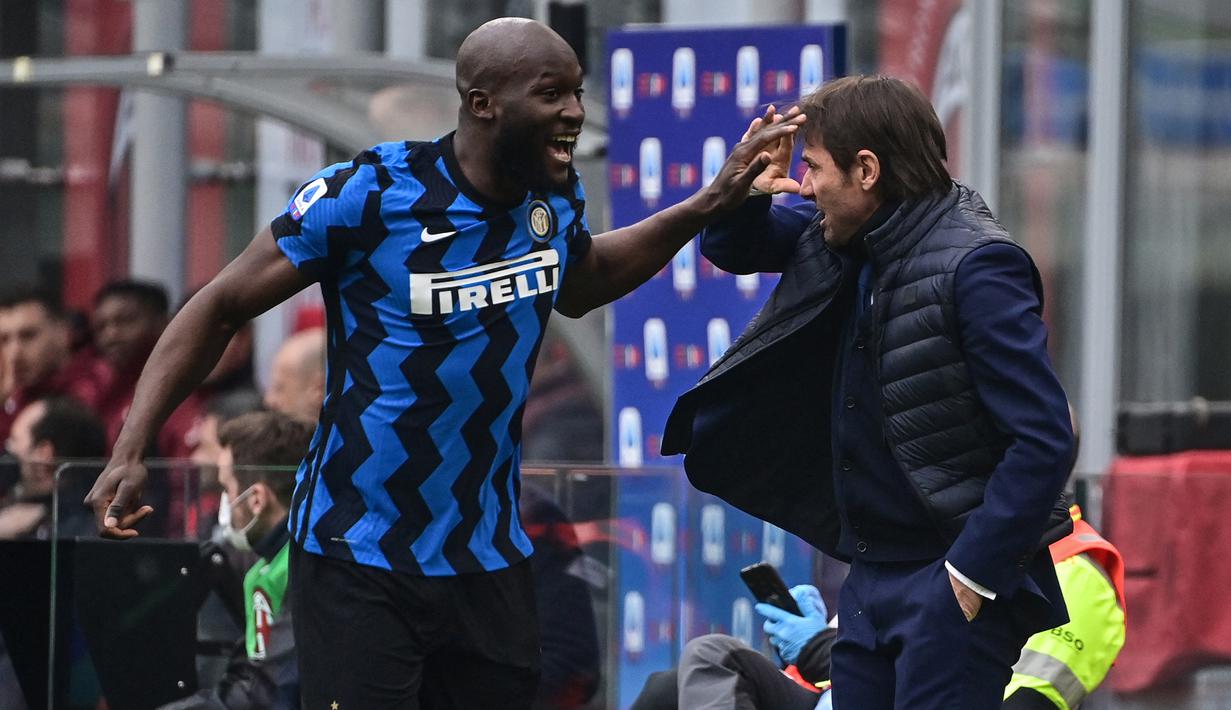 Romelu Lukaku. Usai tampil buruk bersama Manchester United, awal 2019/2020 ia hijrah ke Inter Milan berbarengan dengan masuknya Antonio Conte. Ia tampil tajam di musim pertamanya dengan mencetak 23 gol. Pada 2020/2021 ia mempersembahkan gelar Liga Italia dengan mencetak 23 gol. (AFP/Miguel Medina)