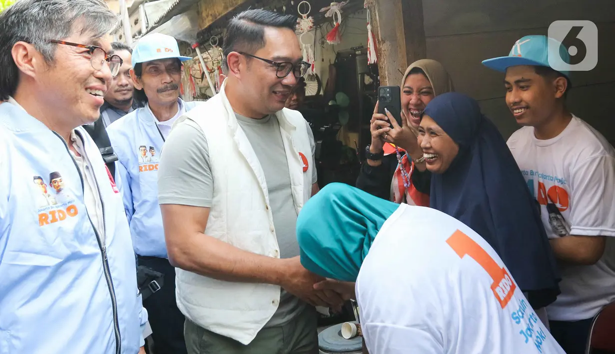 Kedatangan Ridwan Kamil disambut antusias warga. (Liputan6.com/Herman Zakharia)