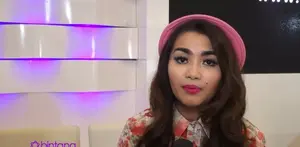 Fitri Carlina nampaknya sangat memperhatikan penampilannya. Tidak mau mengecewakan orang-orang tersayang, ia membuat tabungan khusus untuk perawatan kecantikannya. Sebanyak apa sih budget perawatan Fitri? 