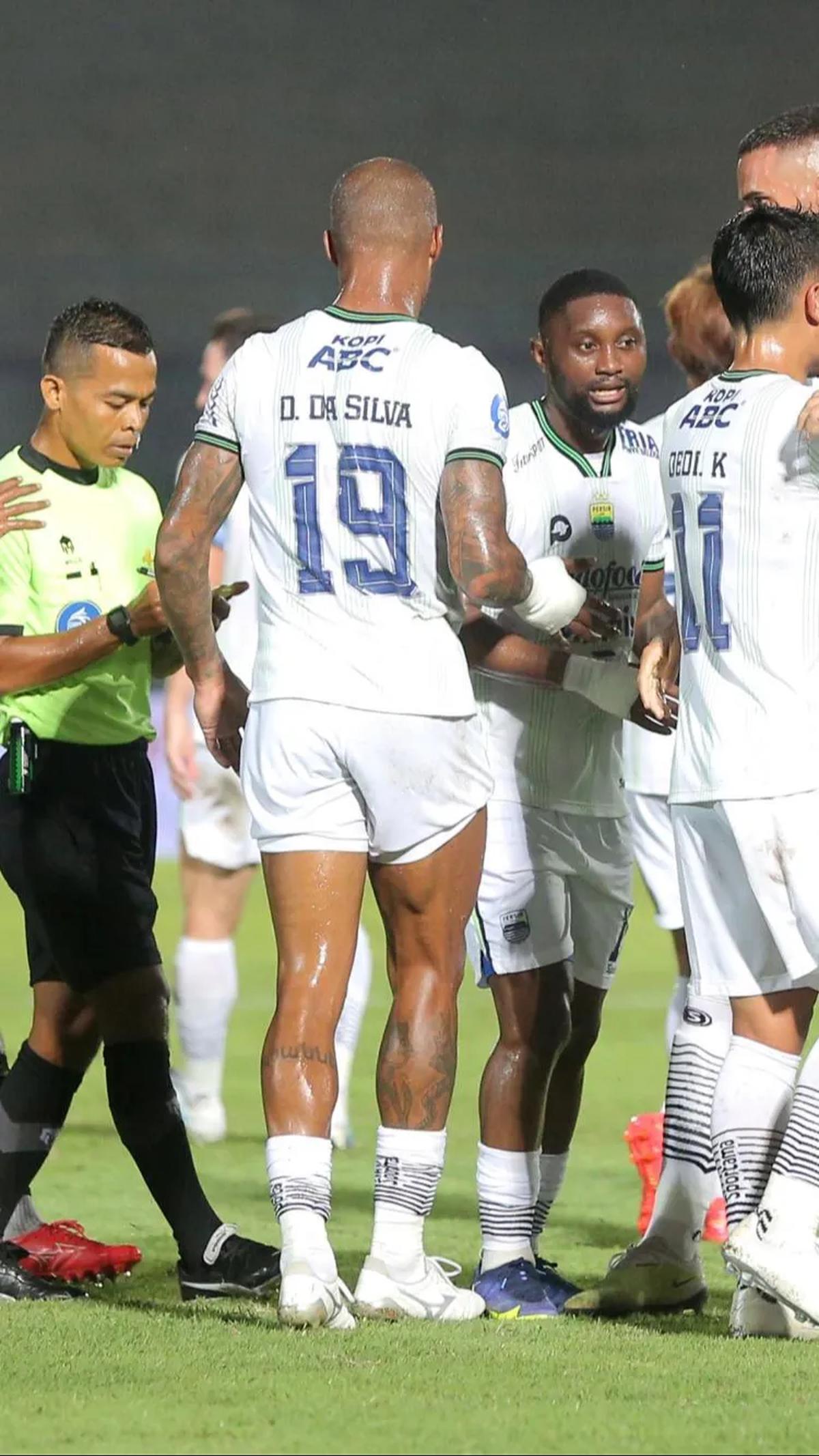 Menjelang babak dua usai, sang tuan rumah akhirnya mendapatkan satu gol hiburan lewat aksi Risto Mitrevski di menit ke-88.