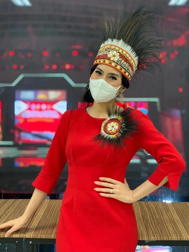 Aktif Jadi Presenter, Ini 7 Potret Terbaru Anya Dwinov yang Tampil Awet Muda