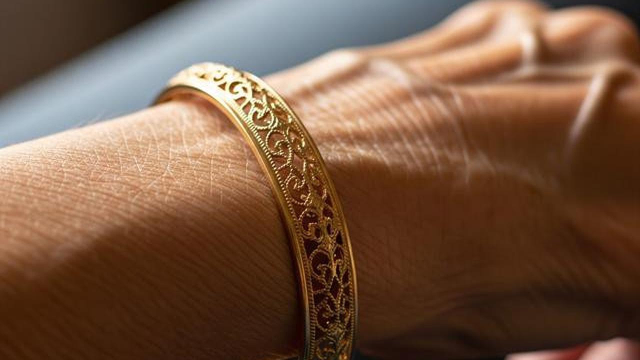 10 Model Bangle Emas Ringan untuk Lansia agar Nyaman Dipakai Sehari-Hari