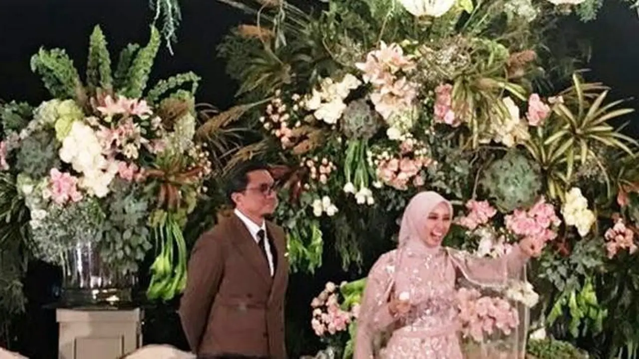Gaya Menawan Selebritas di Pernikahan Laudya Cynthia Bella