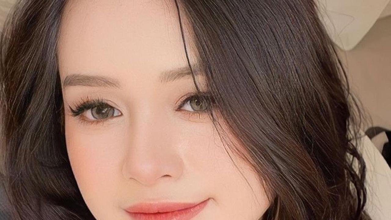Hubungan Ulfi dan Elly Sugigi yang sempat tak akur kini sudah membaik. Keduanya juga sudah tingal bersama.