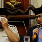 Pasangan bakal calon presiden dan wakil presiden Prabowo Subianto dan Sandiaga Uno mengkritisi kondisi ekonomi dan pelemahan nilai tukar rupiah terhadap dolar Amerika Serikat (AS) di Jalan Kertanegara, Jakarta, Jumat (7/9). (Liputan6.com/Johan Tallo)