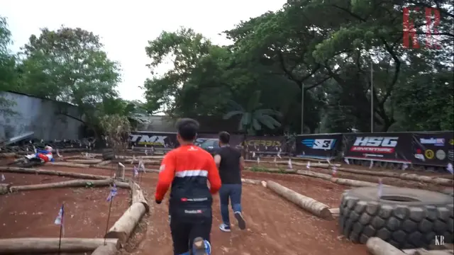 7 Potret Rizky Billar Naik Motor Trail di Sirkuit Pribadi Roy Ricardo