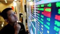 Layar pergerakan harga saham di BEI, Jakarta, Senin (10/5). Pada penutupan perdagangan hari ini, IHSG menguat sebanyak 111, 094 poin seiring dengan penguatan seluruh bursa di Asia Pasifik.(Antara)