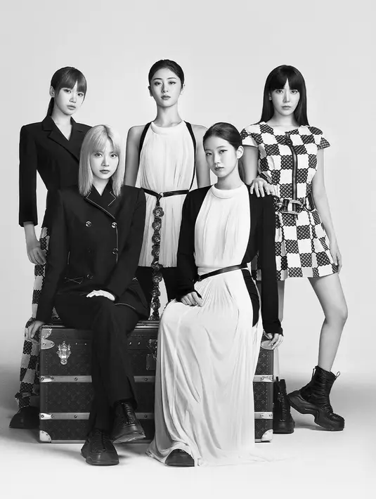 Le Sserafim diumumkan sebagai duta resmi Louis Vuitton pada 13 Oktober 2023. Ini merupakan pertama kalinya Louis Vuitton menunjuk sebuah grup K-pop perempuan sebagai house ambassador. Kelima anggota yang terdiri KIM CHAEWON, SAKURA, HUH YUNJIN, KAZUHA and HONG EUNCHAE tampil elegan dalam ansambel nuansa hitam-putih di foto pengumuman mereka. [Dok/Louis Vuitton].