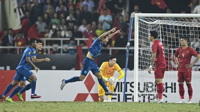 Pemain Thailand melakukan selebrasi usai menjebol gawang Vietnam
