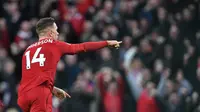 Kapten Liverpool, Jordan Henderson, melakukan selebrasi tepat setelah mencetak gol kedua dalam kemenangan 4-0 yang diraih The Reds atas Southampton di Anfield, Sabtu (1/2/2020). (Paul Ellis/AFP)
