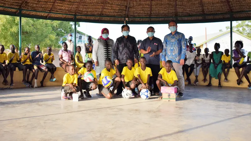 Dukungan sosial bagi misionaris: Dubes RI Nairobi Kunjungi Para Frater Indonesia di Lodwar.