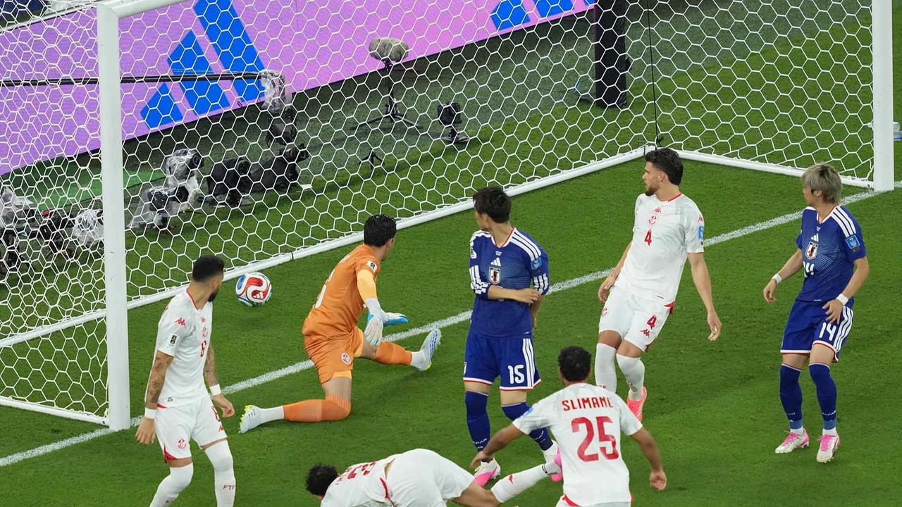 FOTO: Jepang Lolos ke 32 Besar Usai Hajar Tunisia