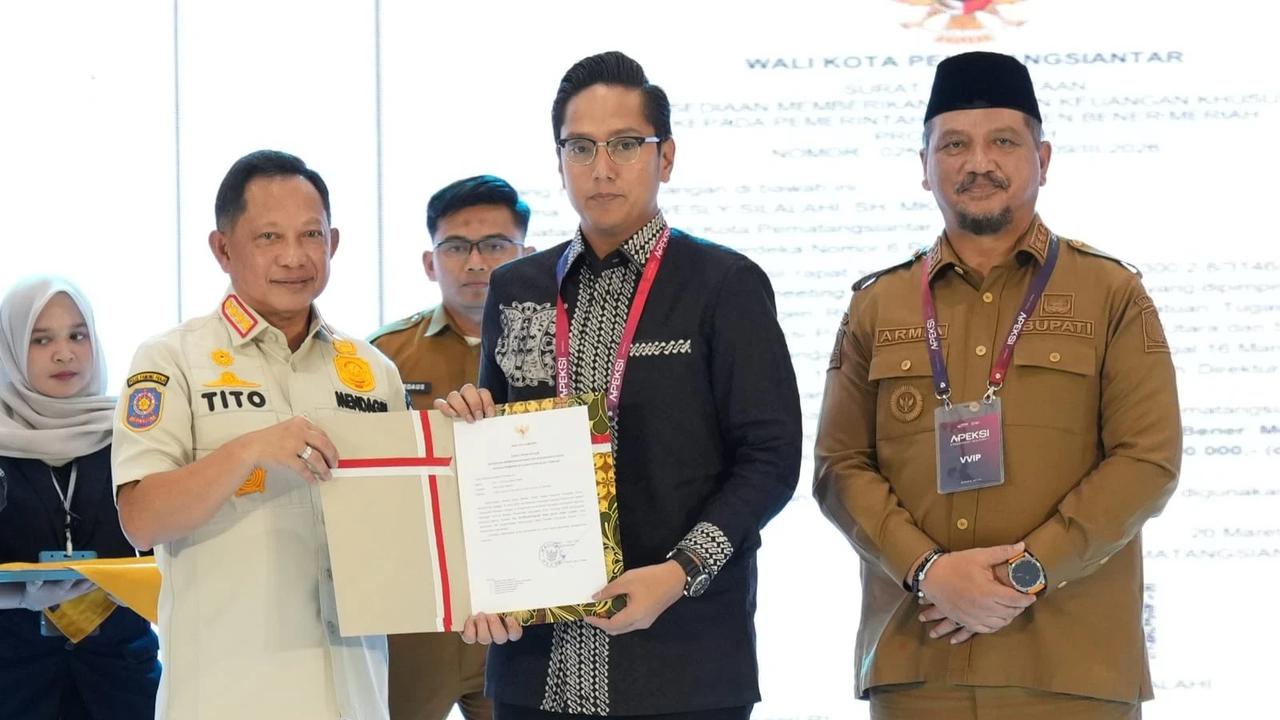 Kasatgas Tito Saksikan Penyerahan Surat Pernyataan Memberikan Bantuan Keuangan Khusus