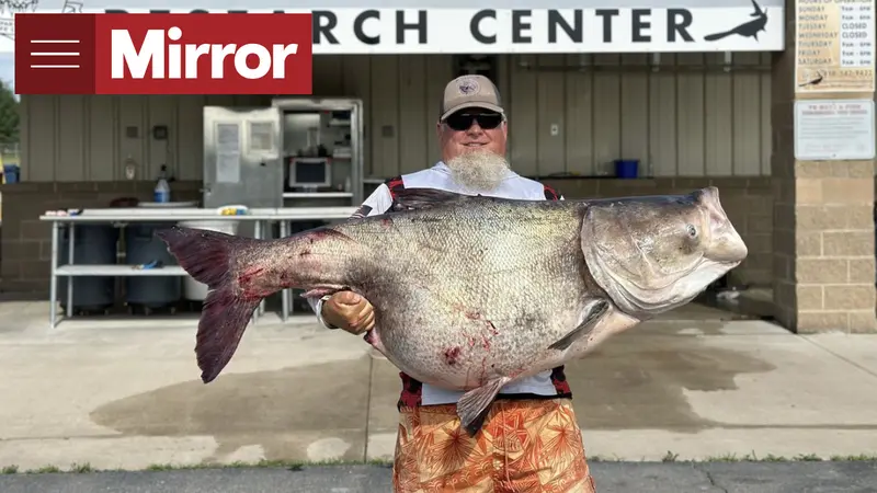 Bryan Baker, pria asal Oklahoma yang menangkap ikan mas raksasa.