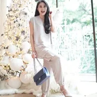 Gaya Sandra Dewi jelang Natal 2021 (Foto: Instagram/@sandradewi88)