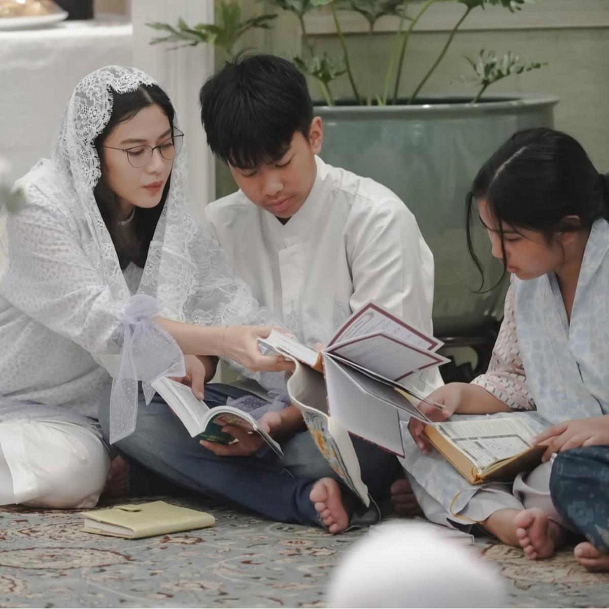 Potret Cantik Dian Sastro Rayakan Ulang Tahun Bersama Anak Yatim Piatu, Makin Spesial Berkat Bertepatan dengan Malam Nuzulul Quran