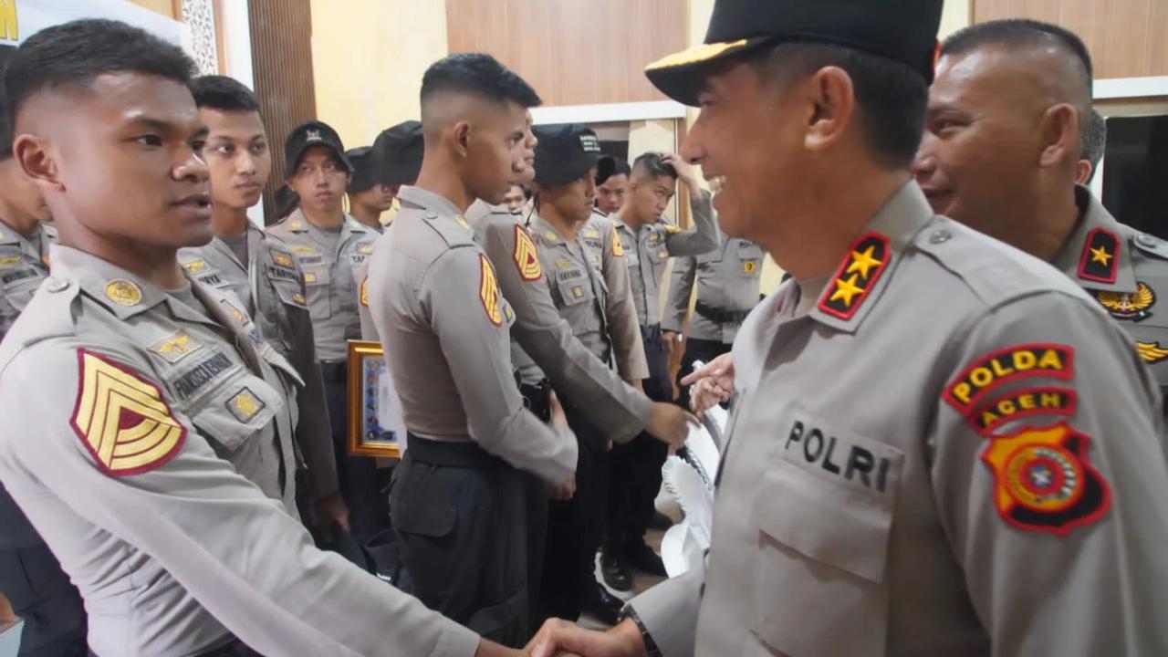 Kapolda Aceh Beri Penghargaan ke Danyon Taruna Akpol & Taruna Akpol atas Dedikasi Kemanusiaan di Aceh Tamiang