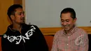 Tora Sudiro (kiri) dan Lukman Sardi saat menghadiri acara Selametan film ‘3 Dara’ di kawasan Kebon Jeruk, Jakarta, Rabu (6/5/2015). Film ‘3 Dara’ menceritakan tentang tiga orang lelaki yang terkena kutuk menjadi feminim. (Liputan6.com/Faisal R Syam)