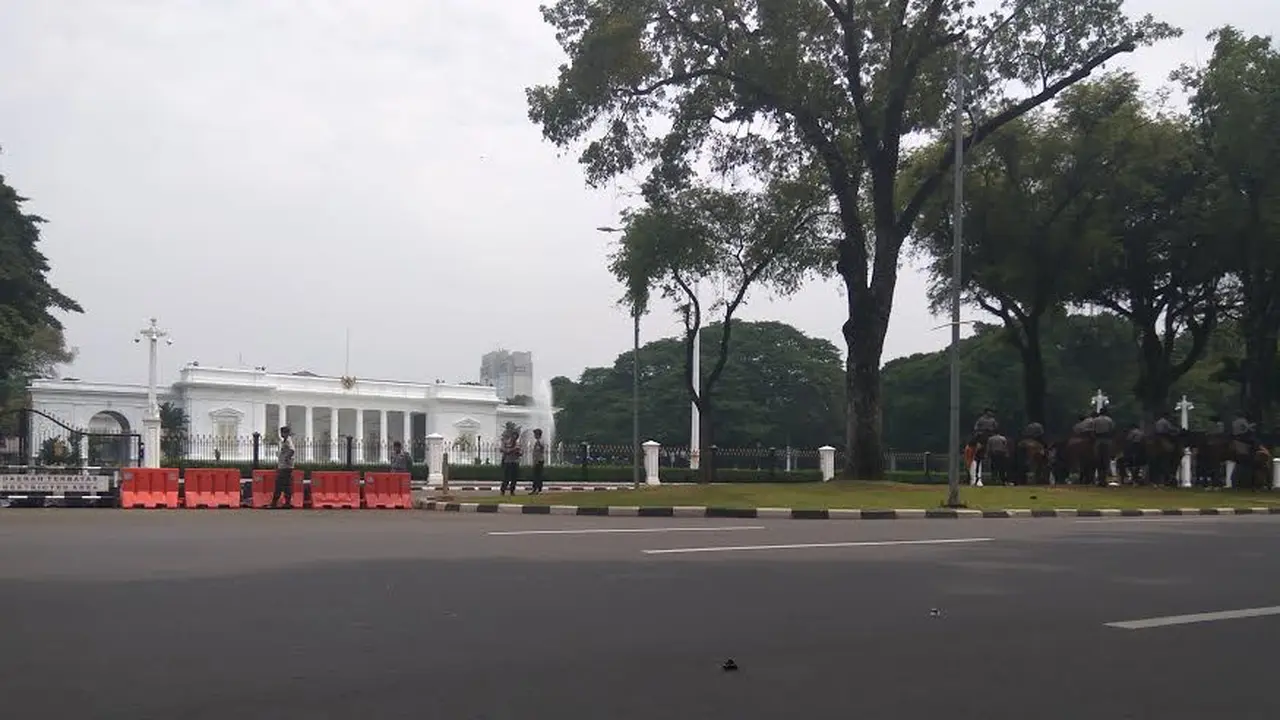 Pasukan berkuada di Istana Negara
