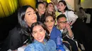 Aming bersama teman-teman selebriti. "Silaturahmi dulu ama adek2 dan kaka2 yg slayyy ini… biar ga FOMO,"  tulis Aming. [Instagram/amingisback]