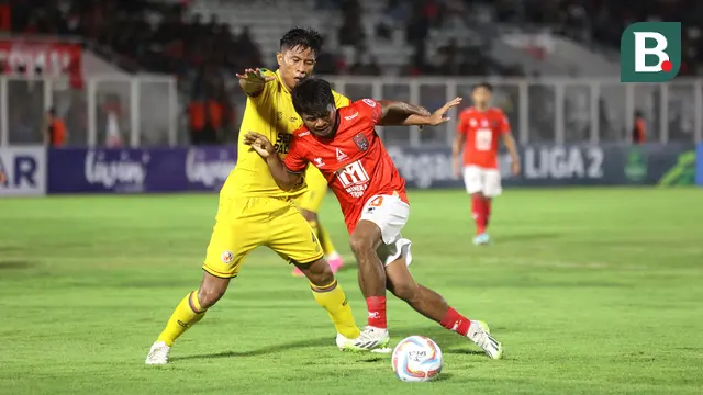 Foto: Perjuangan Keras Pemain Malut United saat Menolak Kalah dari Semen Padang di Liga 2
