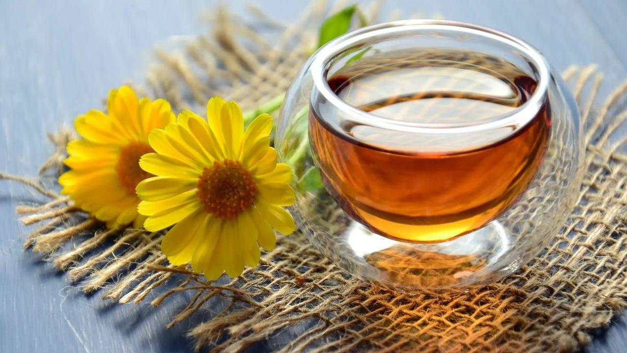4. Madu tidak boleh diminum dengan air panas