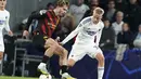 <p>Gelandang Manchester City, Jack Grealish berusaha mengontrol bola dari kawalan pemain FC Copenhagen, Hakon Arnar Haraldsson selama pertandingan lanjutan grup G Liga Champions di Stadion Parken di Kopenhagen, Denmark, Selasa 11 Oktober 2022. FC Copenhagen bermain imbang atas City 0-0. (Liselotte Sabroe/Ritzau Scanpix via AP)</p>