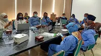 Universitas Gadjah Mada (UGM) memberikan pelatihan penggunaan sekaligus menyerahkan empat unit alat pendeteksi Covid-19 berbasis embusan napas, GeNose C19, kepada pelayanan kesehatan (Yankes) DPR, Senin (9/8/2021). (Ist)