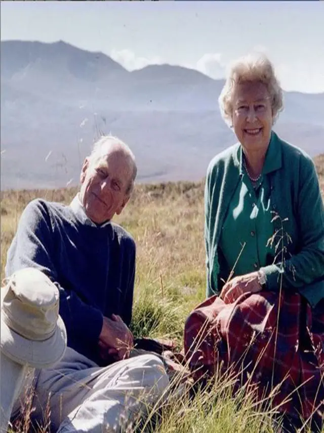 RATU ELIZABETH II DAN PANGERAN PHILIP