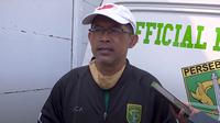Pelatih Persebaya Surabaya, Aji Santoso. (Bola.com/Aditya Wany)