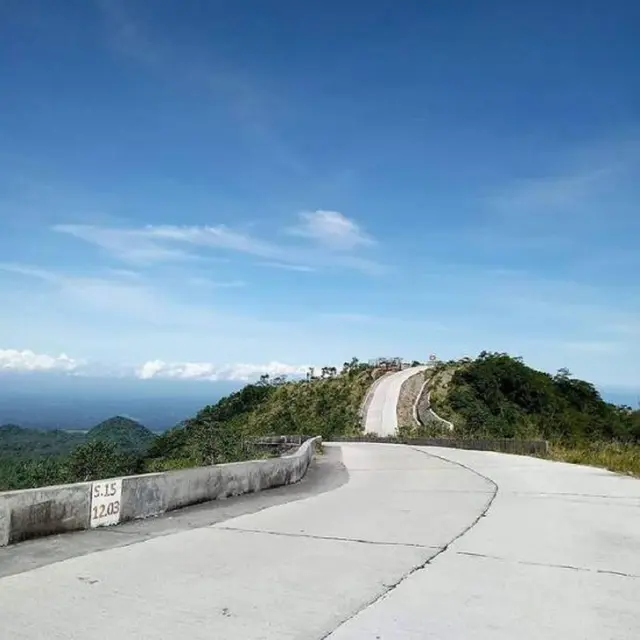 Jalan menuju ke Gunung Kelud